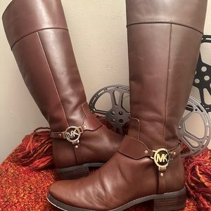 MK 👢brown zipper boots on the sides 9 1/2